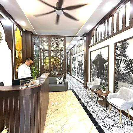 The Queen Hotel & Spa 2